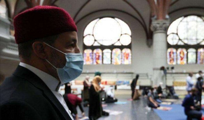 Duitsland: moslims bidden in kerk