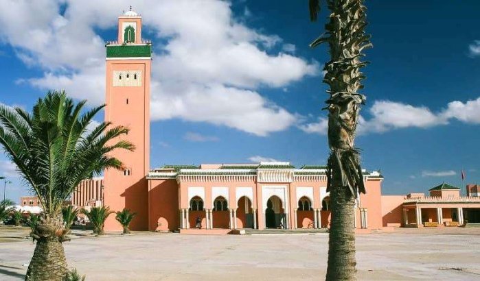 Grote moskee voor Guerguerat