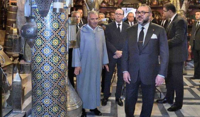 Koning Mohammed VI loopt onverwachts riad binnen, personeel vertelt (video)
