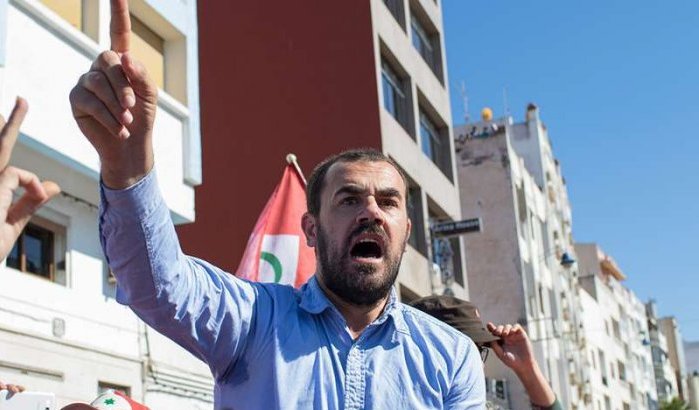 Protestleider Al Hoceima Zefzafi op dak verschanst, huis door politie omsingeld
