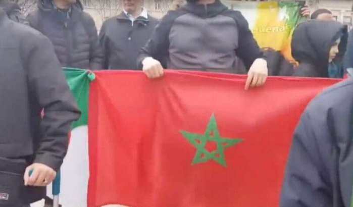 Algerijnse betogers dolblij met steun Marokkaan (video)