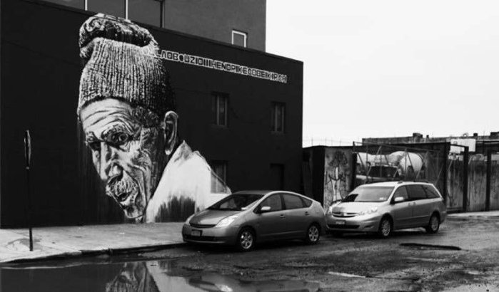 Foto's: Duitse straatartiest schildert gezichten van Marokkanen