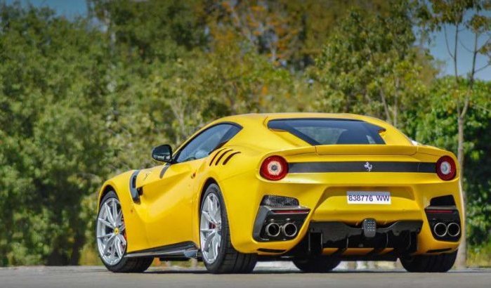Eerste Ferrari F12TdF in Marokko geleverd