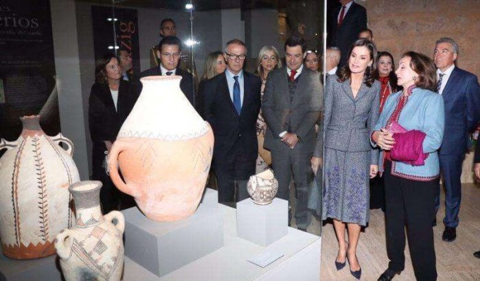Koningin Letizia van Spanje huldigt Amazigh-tentoonstelling in