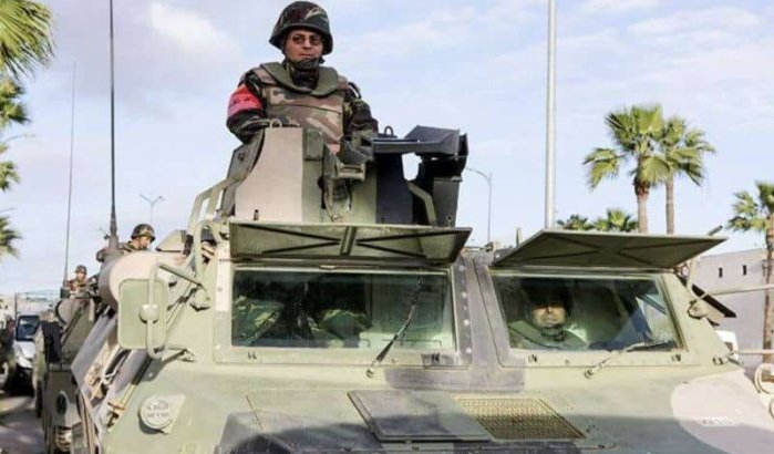 Militaire macht: Marokko ver achter Algerije