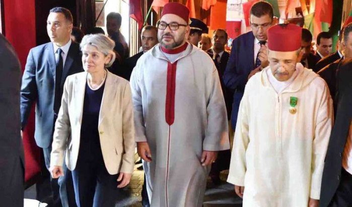 Koning Mohammed VI in soek Fez (video)