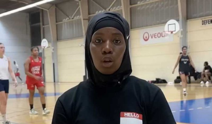 Basketbalspeelster met hoofddoek uitgesloten in Frankrijk (video)