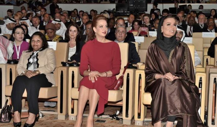 Stralende Lalla Salma in Qatar met Sjeika Mozah (video)