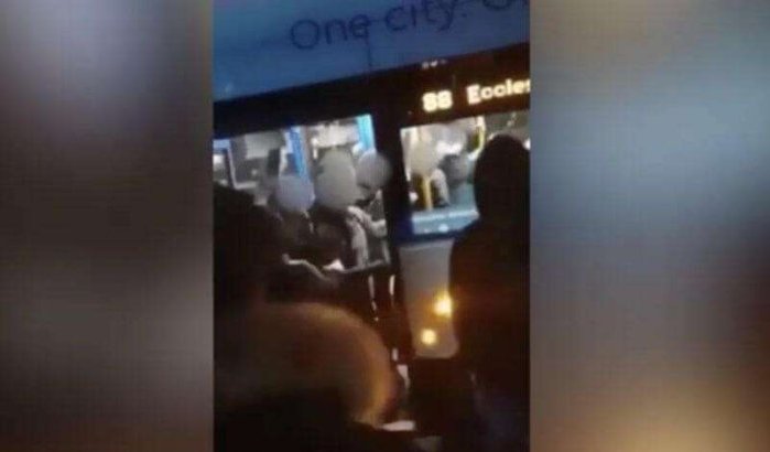 Groot-Brittannië: meisje met hoofddoek zwaar mishandeld (video)