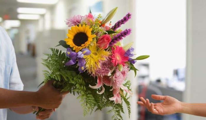 Marokkaanse ministerie van Onderwijs reageert op schorsing docent om bloemen