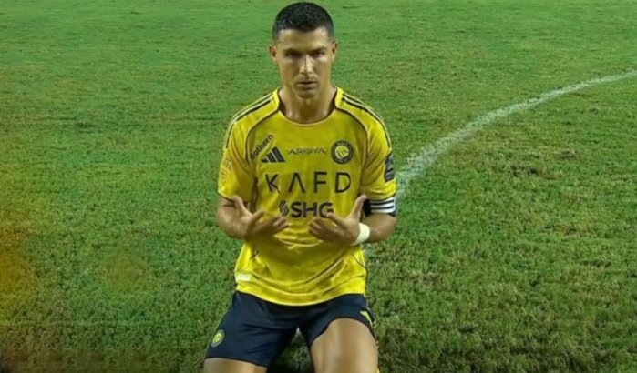 Cristiano Ronaldo doet Dua voor strafschoppenserie (video)