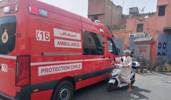 Marokko: jongeman zwaargewond uit auto gegooid voor ziekenhuis