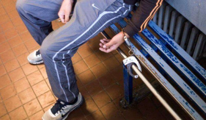 Marokko: man verminkt zichzelf in politiecel en overlijdt