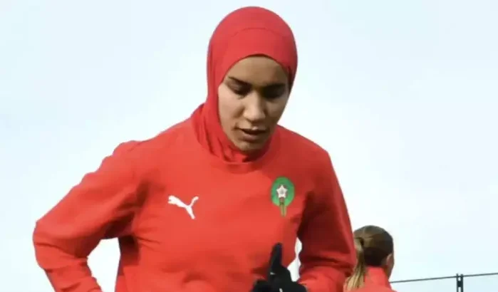 Nouhaila Benzina, eerste voetbalster met hijab op het WK