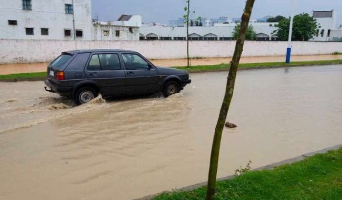 Martil na kwartiertje regen al onder water (foto's)