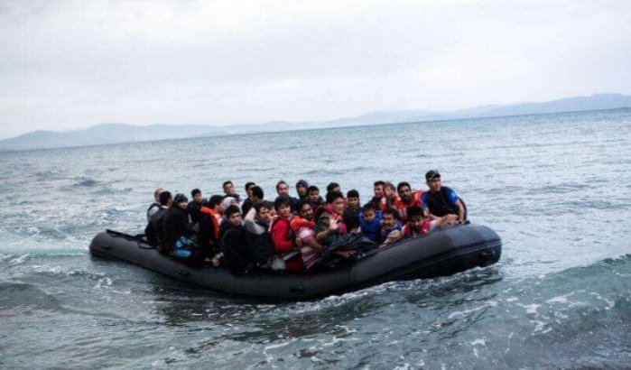 Marokkaanse migranten dobberen week lang op zee, één dode
