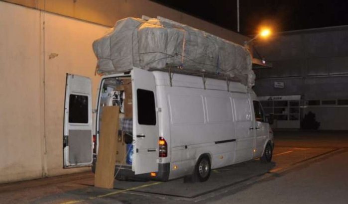 Man had 4,2 ton spullen teveel in busje (foto)