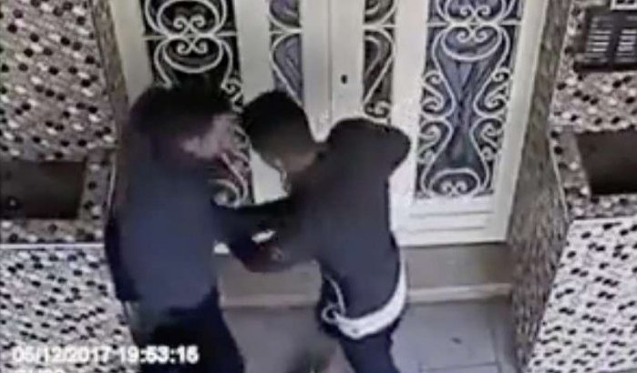 Man in Casablanca voor zijn kinderen met mes aangevallen (video)