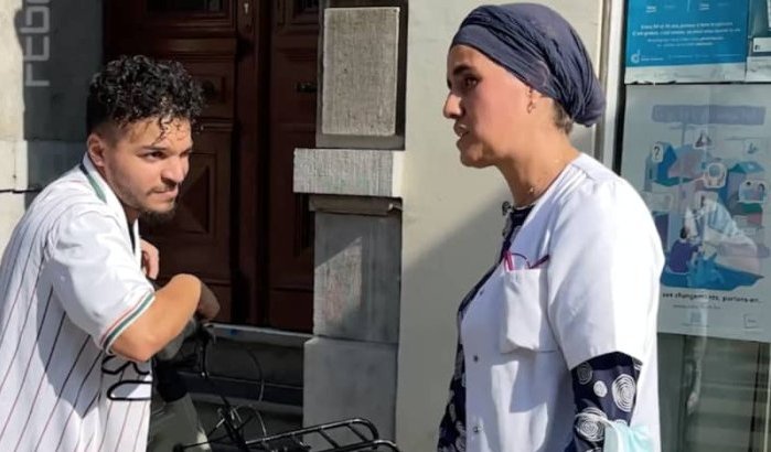 België: apothekeres Fatima overtuigt inwoners om zich te vaccineren (video)
