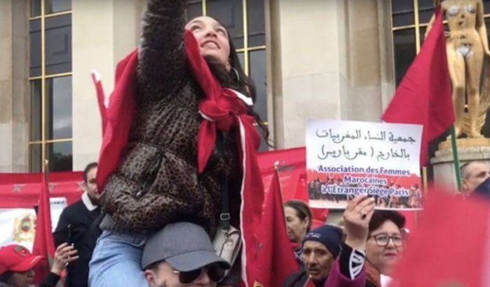 Duizenden Marokkanen demonstreren in Parijs