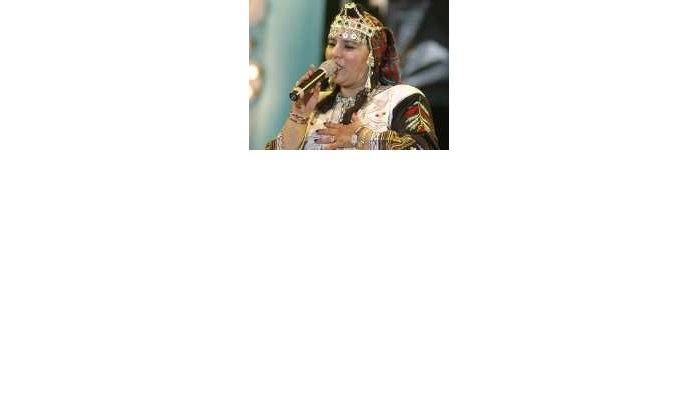 Raissa Fatima Tabaamrant zingt in moskee 