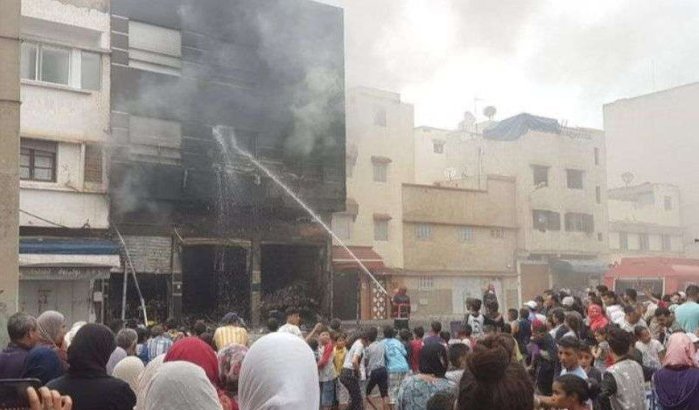 Pand en winkel door brand verwoest in Rabat (video)