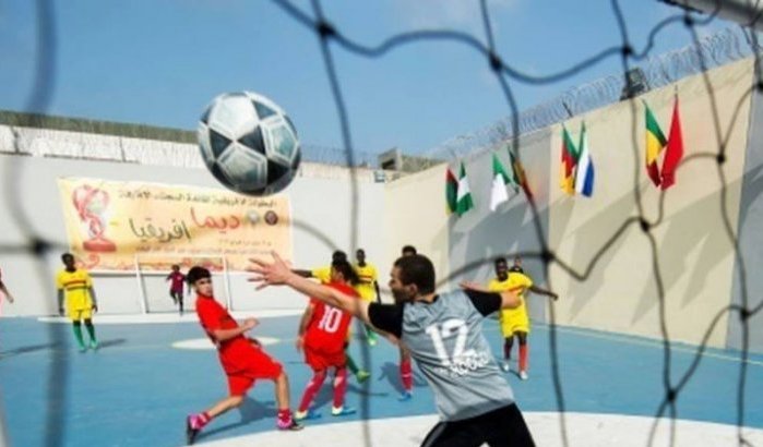 Ex-Marokkaanse internationals spelen wedstrijd met gevangenen