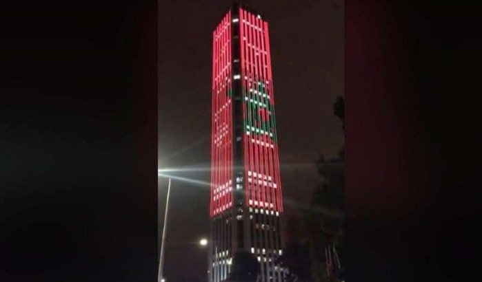 Marokkaanse vlag verlicht hoogste toren van Colombia (video)