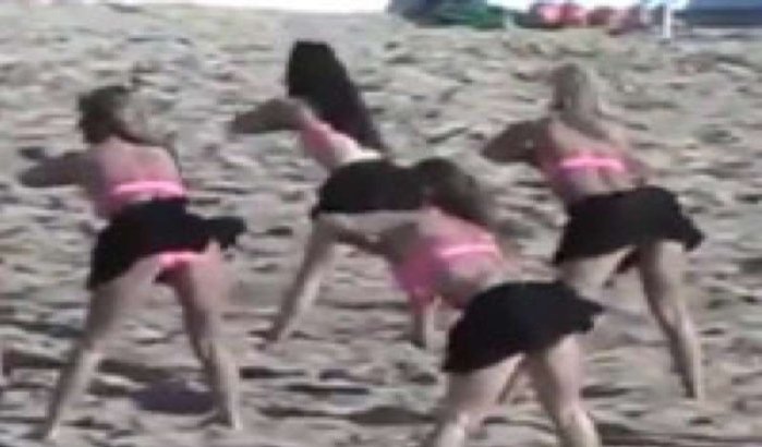 Cheerleaders op Beach Soccer kampioenschap El Jadida