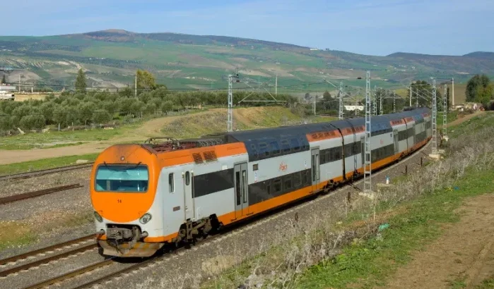 Noodstop trein Marrakech-Tanger: flessen vol stenen op spoor gelegd