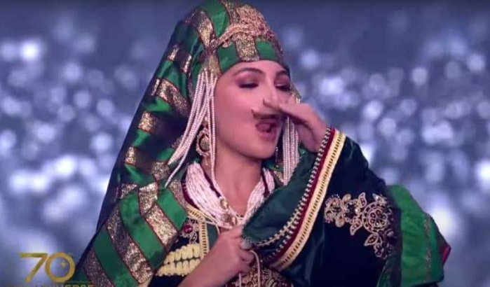 Marokkaanse kaftan lichtpunt op Miss Universe verkiezing (video)