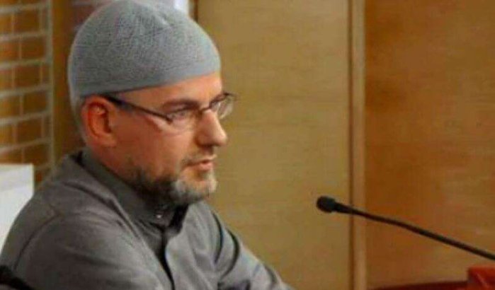 Bekeerde ex PVV-er Arnoud van Doorn ontroerd door Azan in Al Hoceima (video)