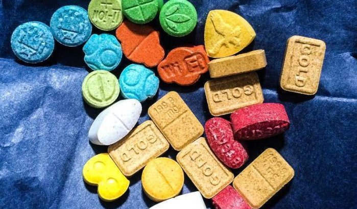 Vrouw met 1200 drugspillen gepakt bij grens Marokko