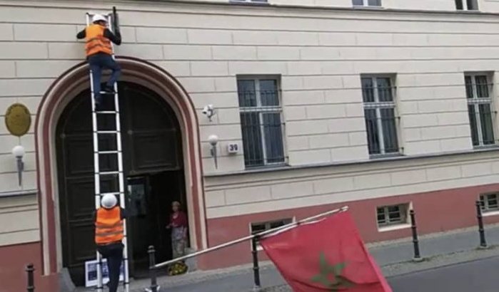 Riffijnse separatisten proberen Marokkaanse vlag van ambassade in Berlijn te verwijderen
