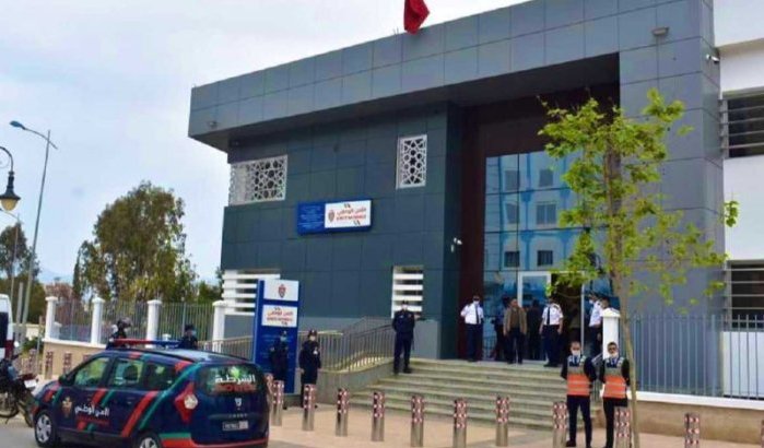 Politie Imzouren stopt inbraak in geldtransferagentschap