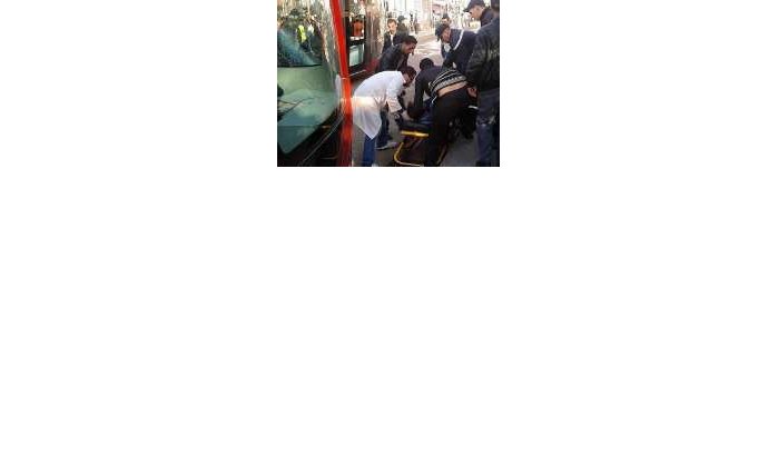 Motorrijder door tram meegesleurd in Casablanca 