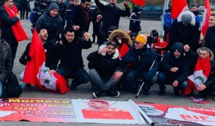 Foto's Koning Mohammed VI vertrappeld en verbrand in Frankrijk