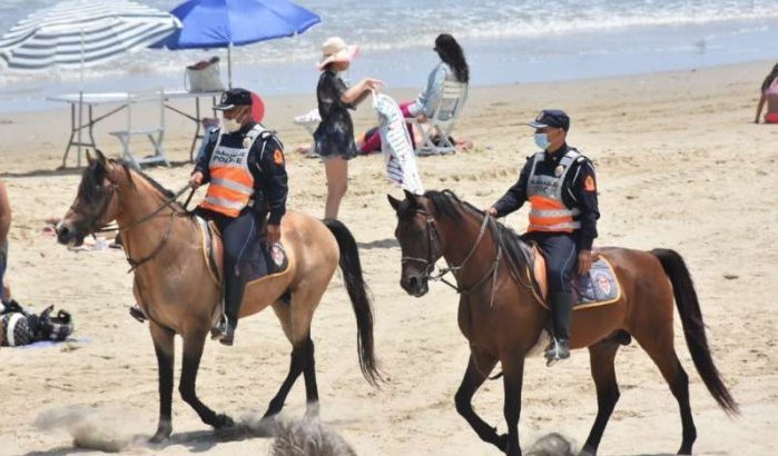 Stranden Tetouan bestormd door vakantiegangers