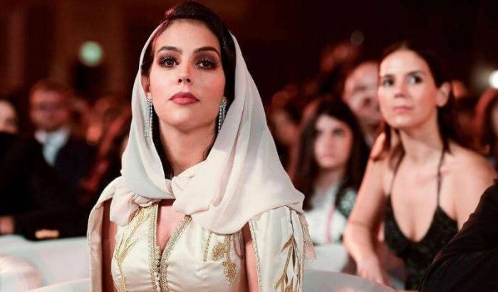 Verloofde Ronaldo Georgina Rodriguez met kaftan in Dubai (foto's)