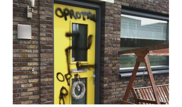 Woning Marokkaans gezin beklad met hakenkruis in Nederland