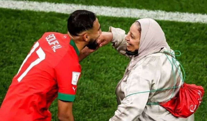 Memorabele dansje Sofiane Boufal met moeder op WK (video)