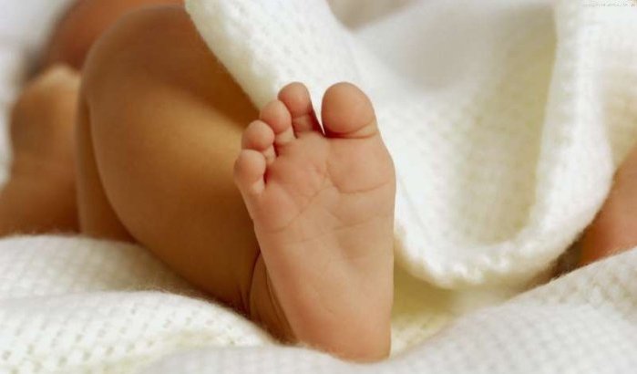 Bij vuil gedumpte baby door voorbijgangers gered in Marokko