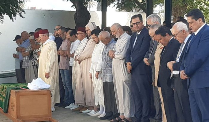 Minister Laftit neemt afscheid van overleden zus in Tetouan