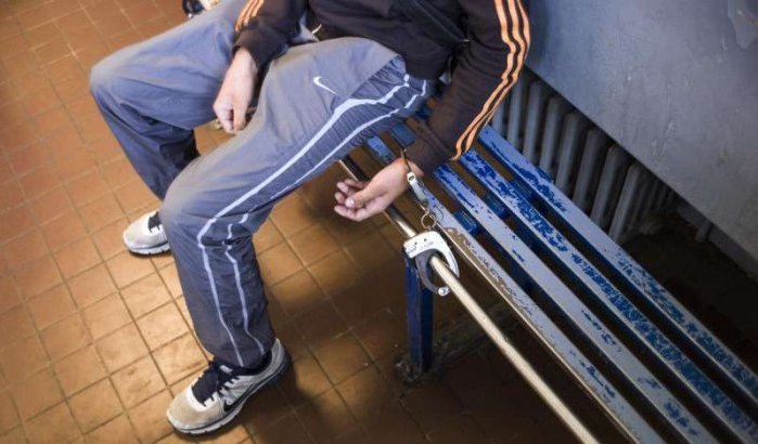 Gestoorde man in Tanger valt mensen aan met mes