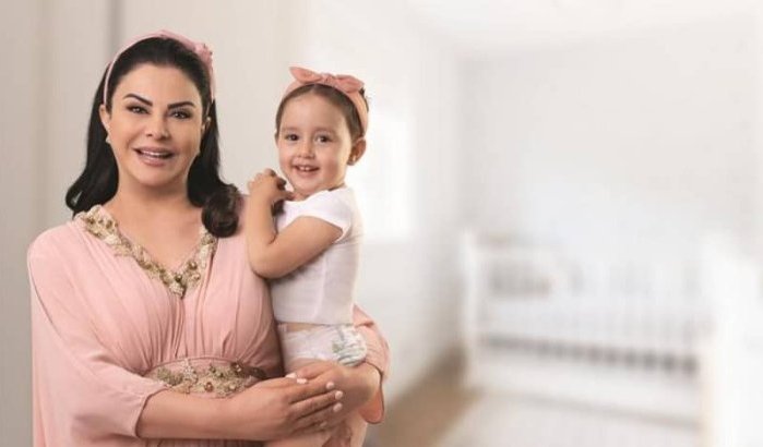 Zangeres Latifa Raâfat: nieuwe gezicht babymerk (video)
