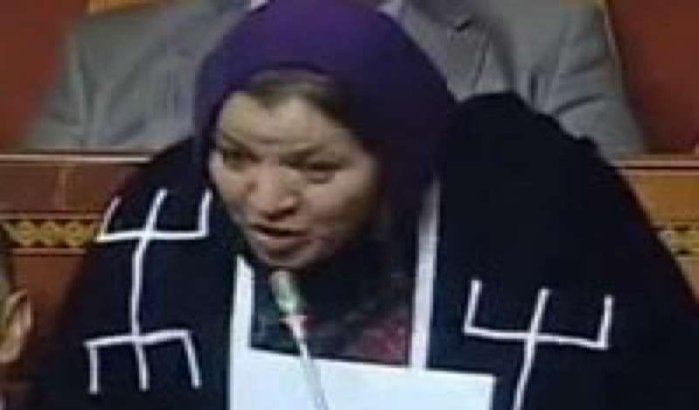 Raïssa Tabaamrant spreekt parlement toe in Tamazight 