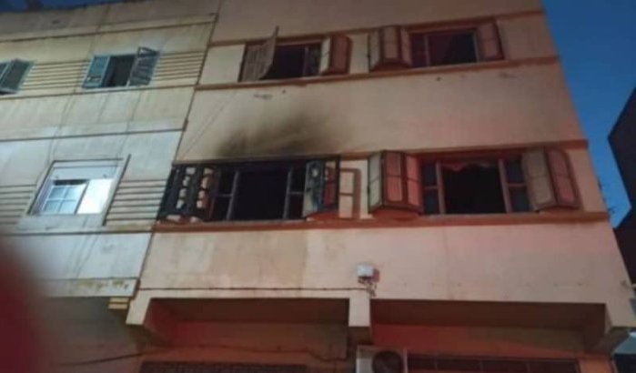 Buren redden gezin uit brandend pand in Nador (Video)