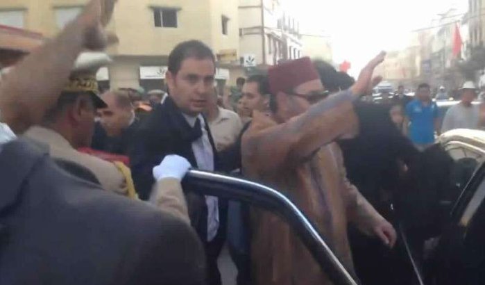 Motorbakfiets verstoort stoet Mohammed VI in Rabat