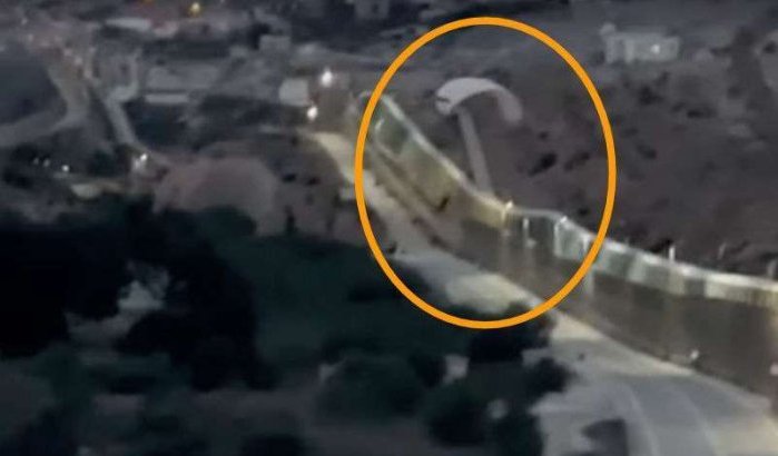 Migrant vliegt met paraglider naar Melilla (video)