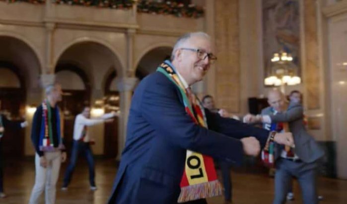 Burgemeester Aboutaleb danst voor songfestival (video)
